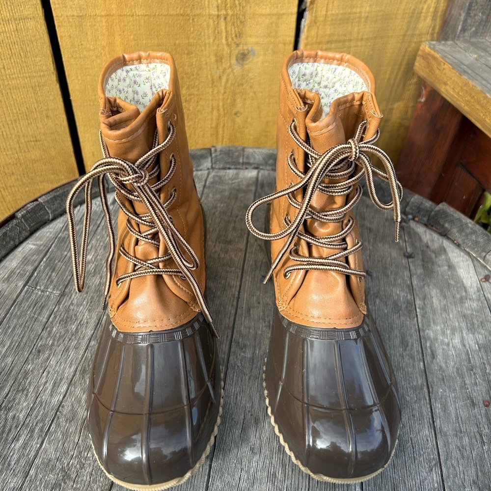 Sz8Min box Sugar Skylar Duck boots in Cognac. Rarely worn-box in fair condition - Picture 9 of 11